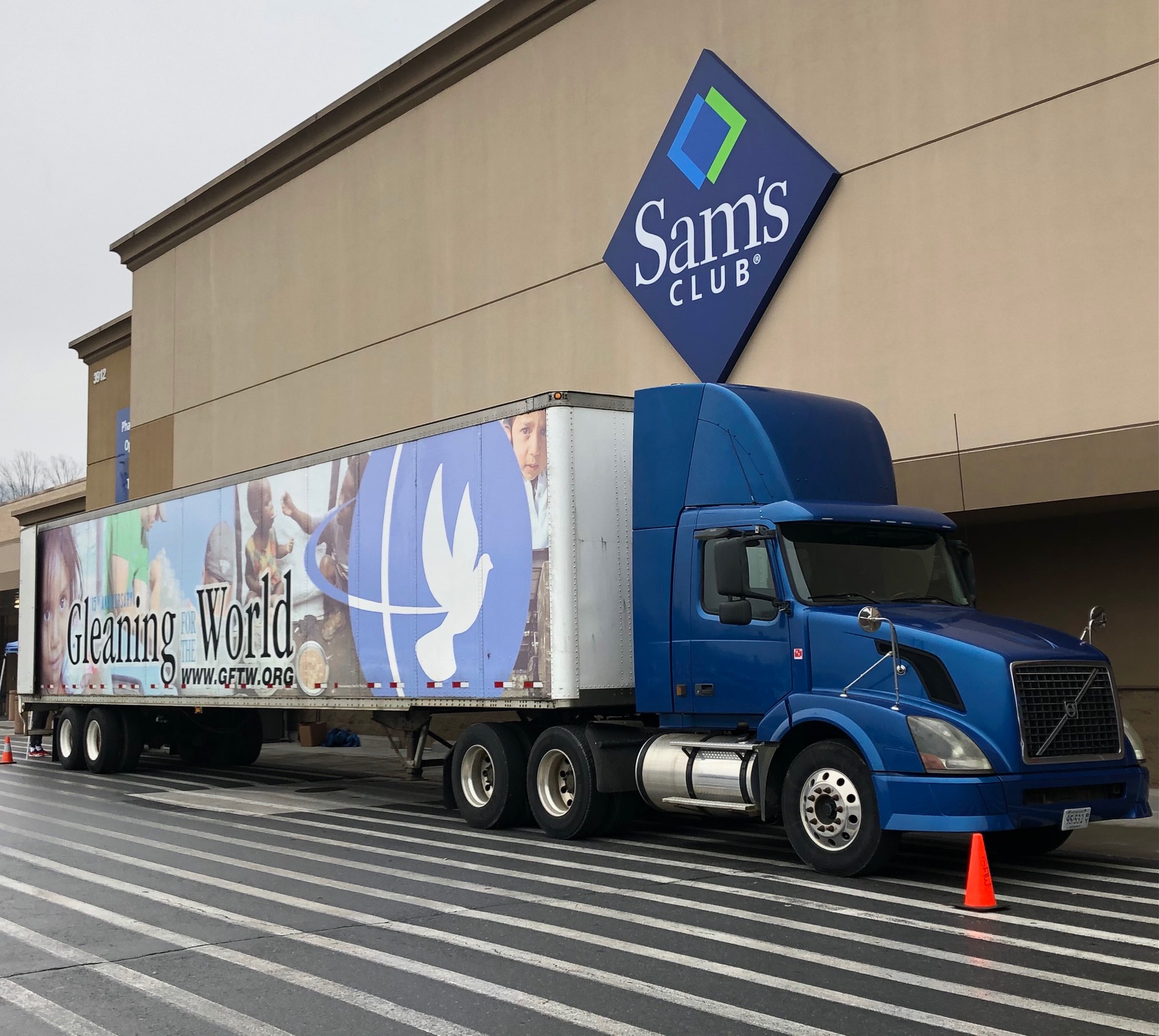 gleaning truck at sams club for donations June 2021